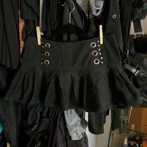 Black Mini Skirt Pleats Gunmetal Tone Hook & Eye Grommets Hardware Goth